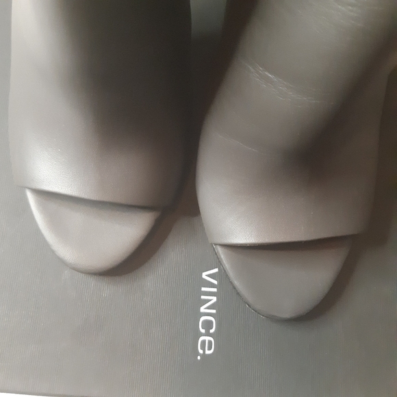 Vince Leather Block Heel Peep Toe Ankle Booties Sz-10 - Picture 7 of 15